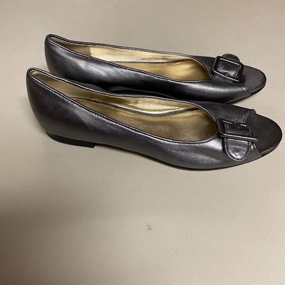 Tommy Hilfiger Open Toe Flats - Picture 2 of 3